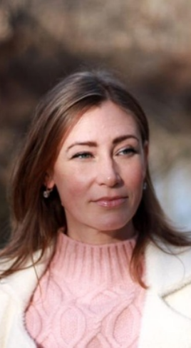 Хаустова Ирина Алексеевна. Завуч Школы. Акушерка, физиомедсестра, косметолог. Ведущий специалист Школы в области красоты и омоложения. Автор статей на сайте Школы, лектор, творец-исследователь.